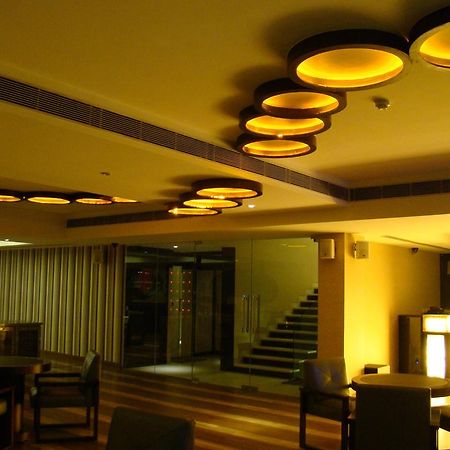 Hotel The Madison Nuova Delhi Esterno foto