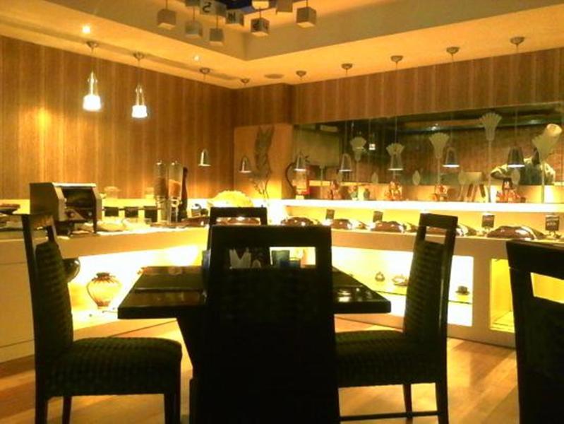 Hotel The Madison Nuova Delhi Esterno foto