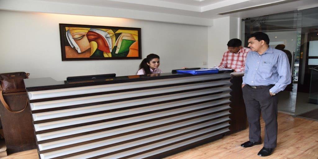 Hotel The Madison Nuova Delhi Esterno foto