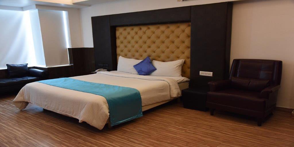 Hotel The Madison Nuova Delhi Esterno foto