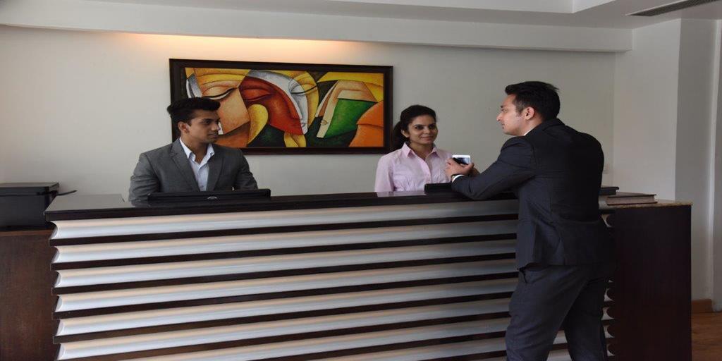 Hotel The Madison Nuova Delhi Esterno foto