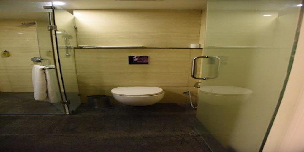 Hotel The Madison Nuova Delhi Esterno foto