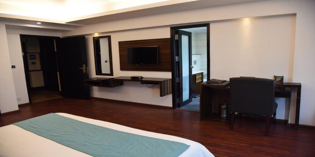Hotel The Madison Nuova Delhi Esterno foto