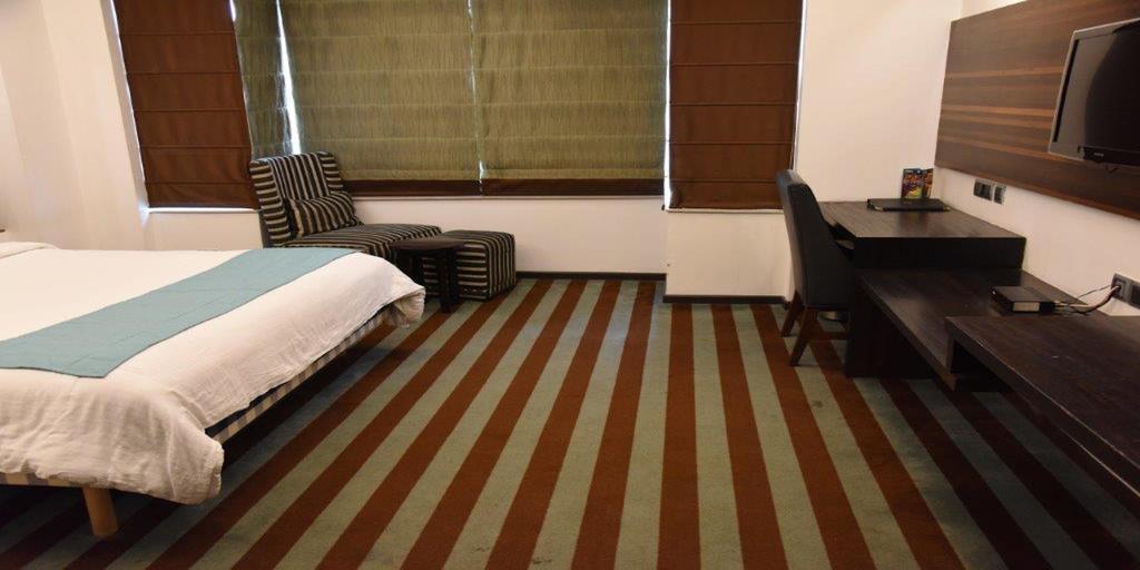 Hotel The Madison Nuova Delhi Esterno foto