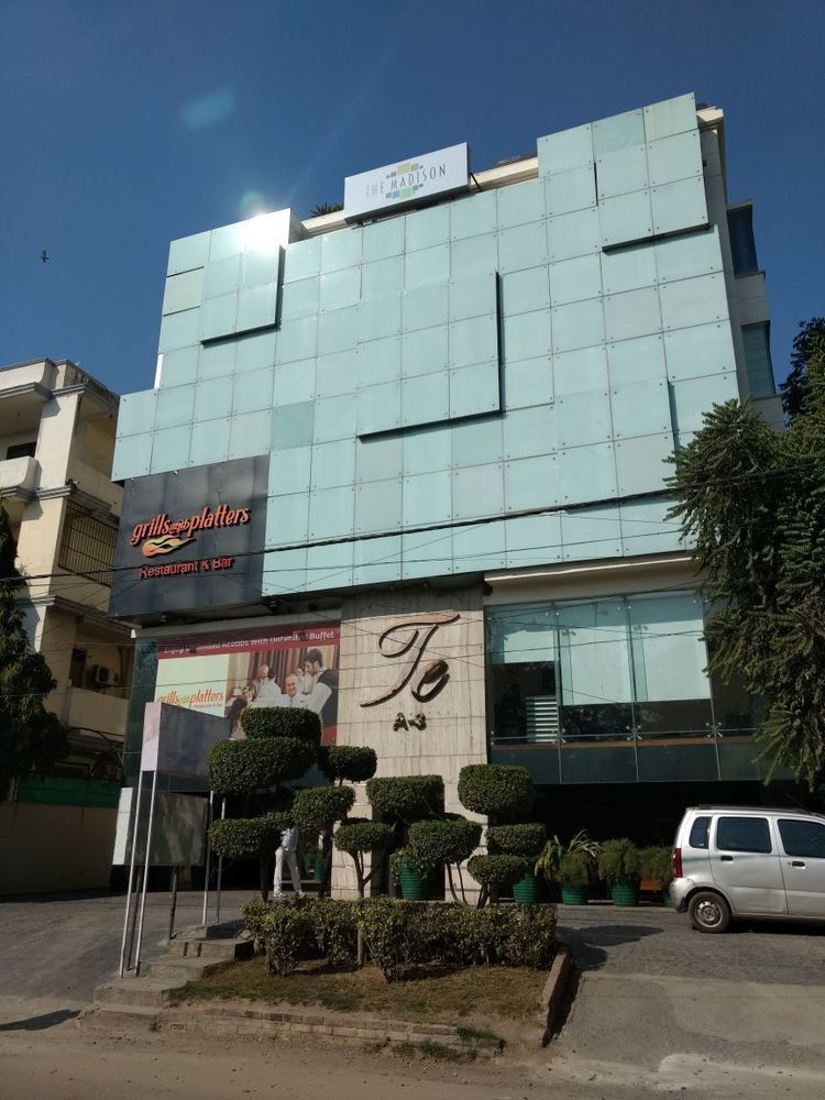 Hotel The Madison Nuova Delhi Esterno foto