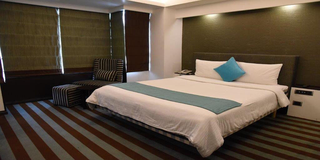 Hotel The Madison Nuova Delhi Esterno foto