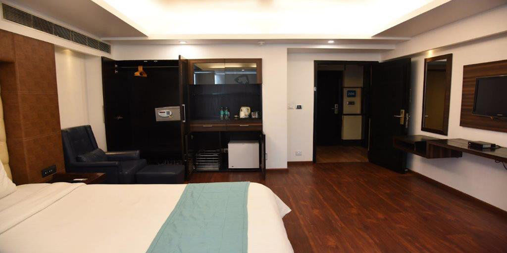 Hotel The Madison Nuova Delhi Esterno foto