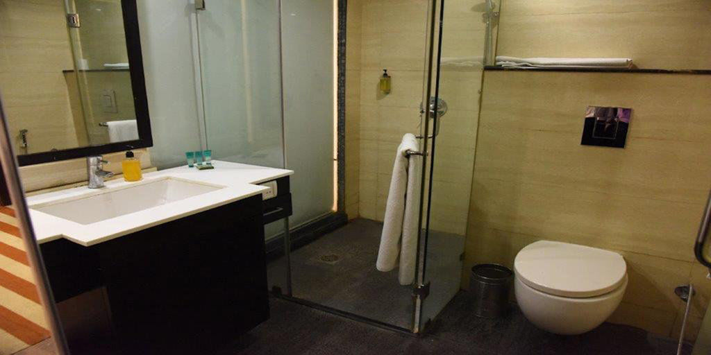 Hotel The Madison Nuova Delhi Esterno foto