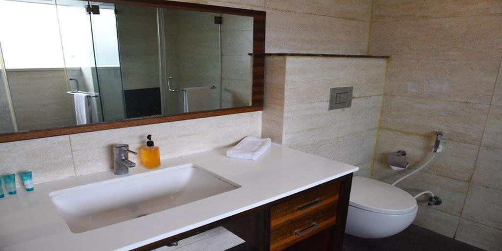 Hotel The Madison Nuova Delhi Esterno foto
